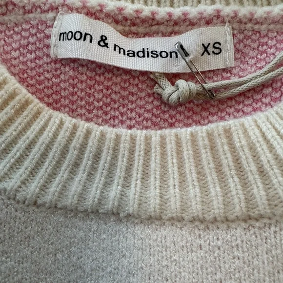 Women’s Moon & Madison Smiley Face Sweater Oversized - Picture 4 of 6
